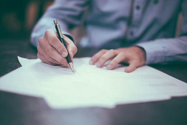 新卒採用のメリットや目的とは？意義や実施のフロー、中途採用との違いを解説